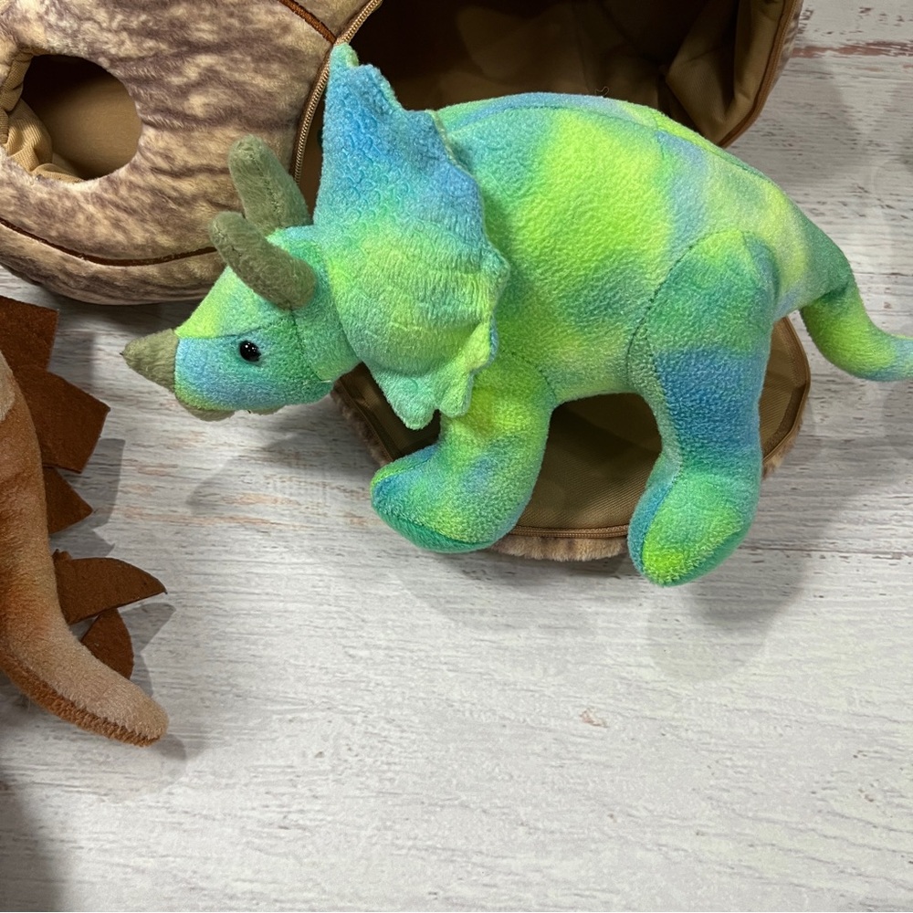 FAO Schwarz Dinosaurs Stuffed Animals with Plush Mountain Cave Carry Bag 7 Dinos - Picture 8 of 14